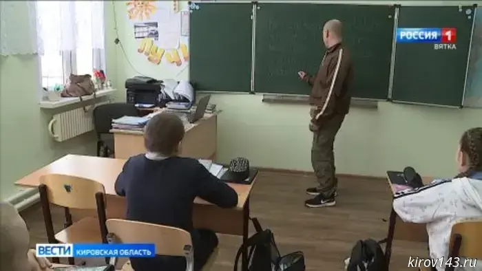 Датчанин работает учителем в школе посёлка Гостовского Шабалинского района.