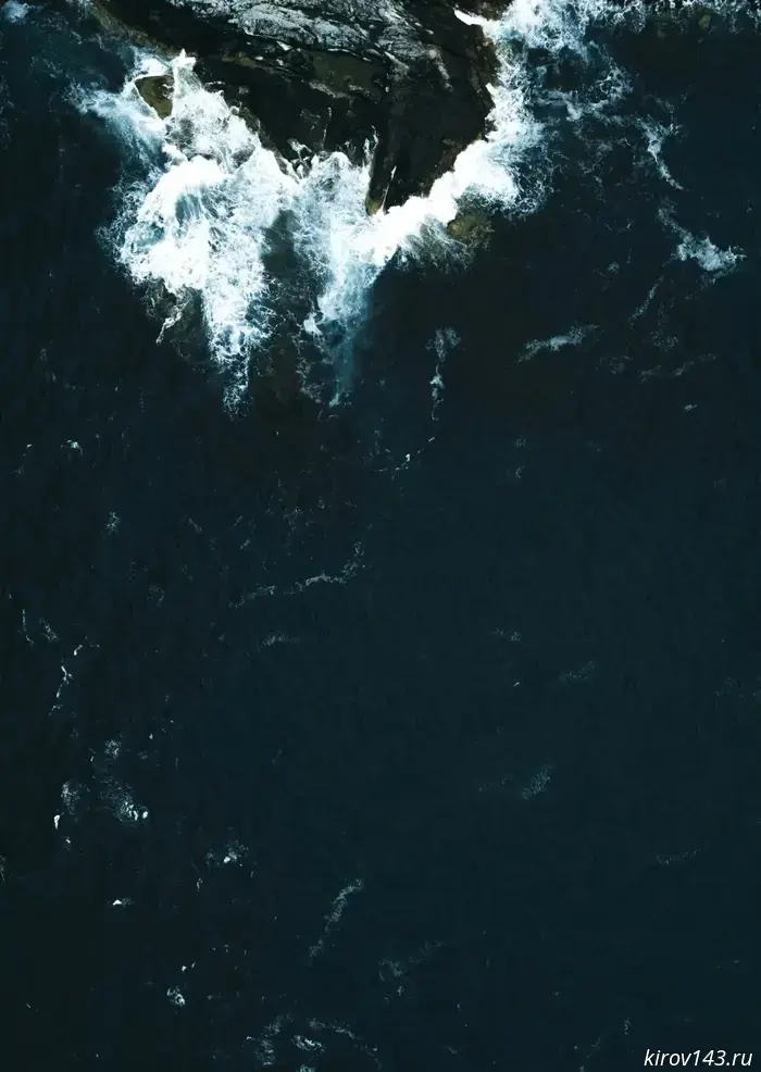 A Russian vessel set off for the Atlantic to study microearthquakes and the structure of the ocean floor.
