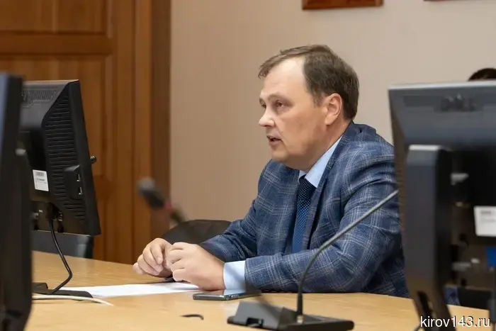 Преподаватели ВятГУ вместе с коллегами из других вузов ПФО рассмотрели методы преподавания основ российской государственности, учитывающие особенности региона.