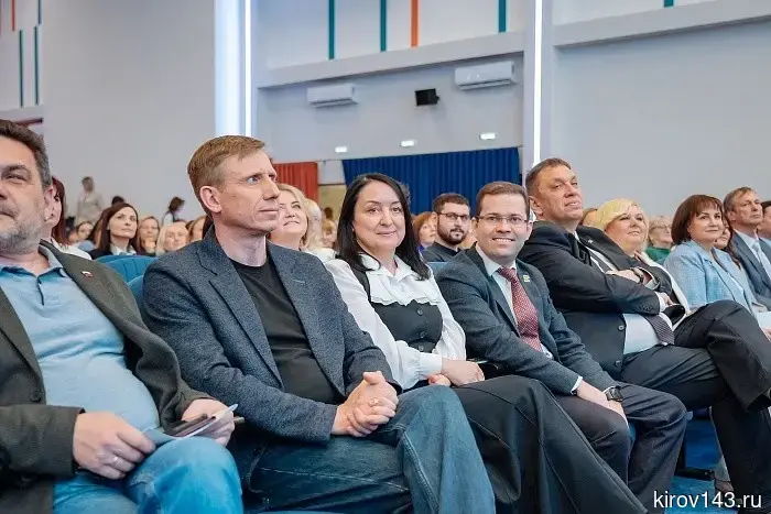 Депутат Борис Веснин и вице-премьер Светлана Шумайлова дали старт конкурсу «Учитель года Кировской области»