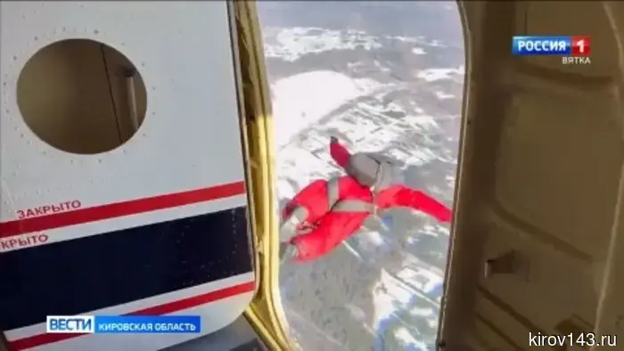 Парашютисты-пожарные проводят воздушные тренировки