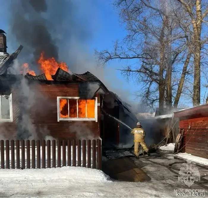 В Кирове во вторник произошел пожар в двух жилых домах.