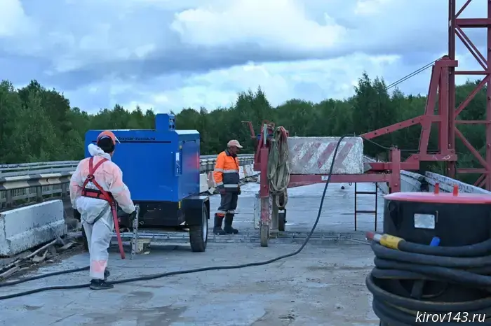 Bridge repairs on the Kobra River continue in Kirov Oblast.