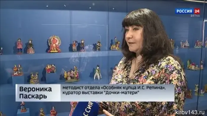 В Репинском особняке открылась выставка дымковской игрушки «Дочки-матери»
