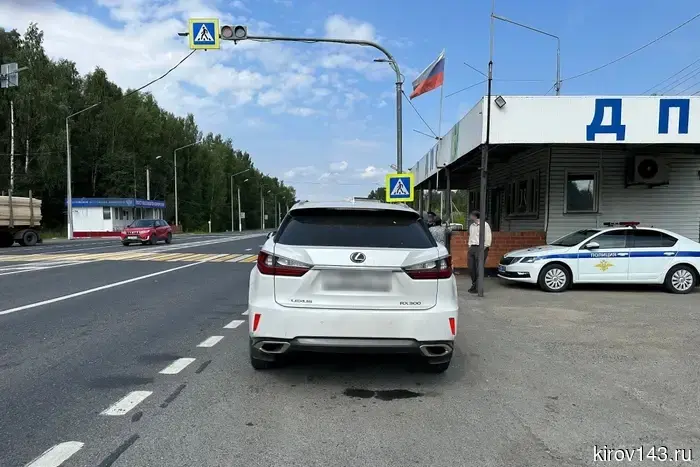 В Кировской области у владельца Lexus конфисковали автомобиль за неоплаченные долги за отопление.
