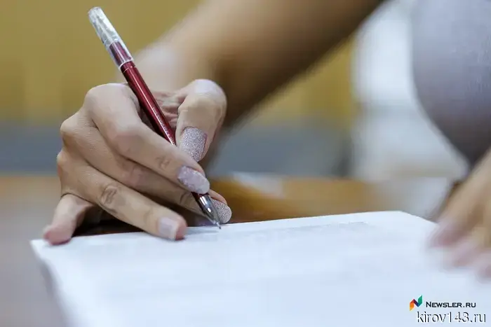 Kirov residents can apply for first grade by mail.