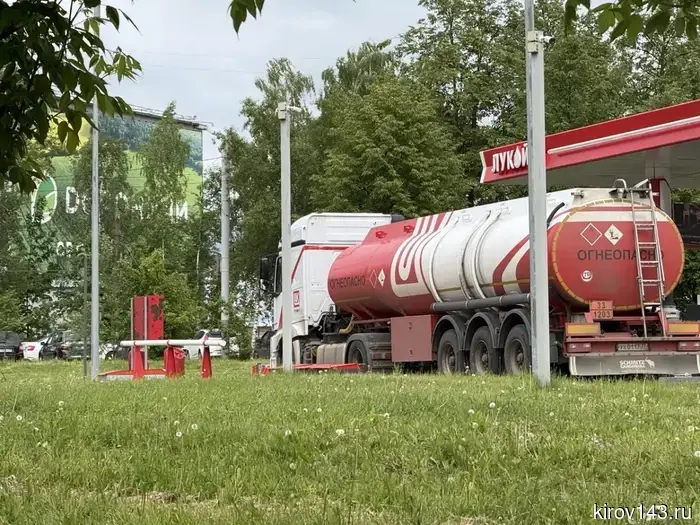 В Кирове снова увеличилась цена на бензин: прирост составил 4 копейки.