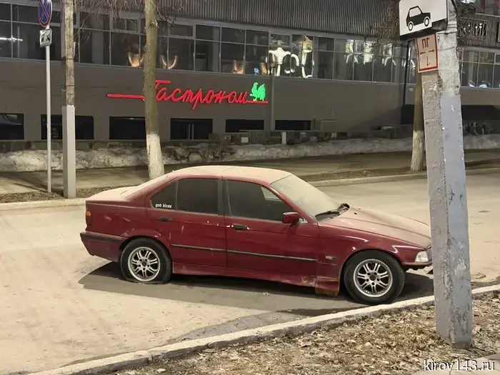 Киров тонет в пыли после зимних холодов.