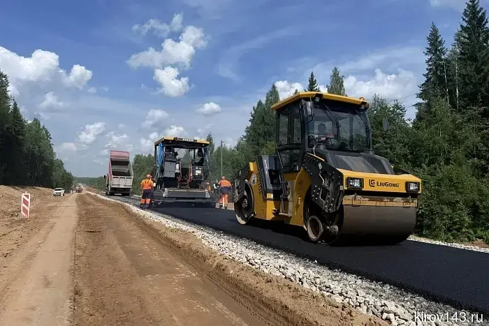 На дороге «Пинюг – Скрябино» впервые укладывают асфальт