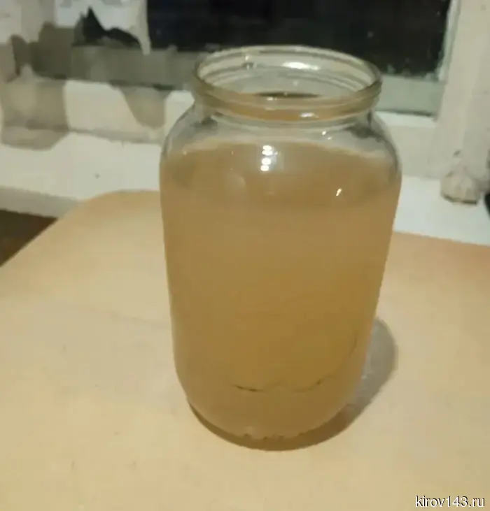 After the pump was replaced, the residents of the village near Kirov were left with brown water.