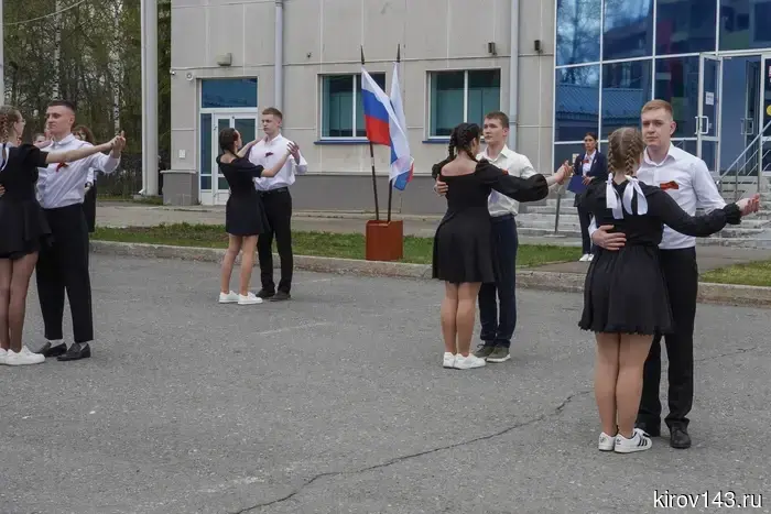Линейка Памяти собрала вместе ветеранов, студентов и преподавателей ВятГУ.