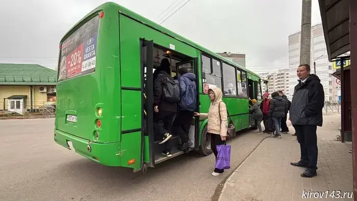 В Нововятске жители выразили недовольство из-за переполненных автобусов.