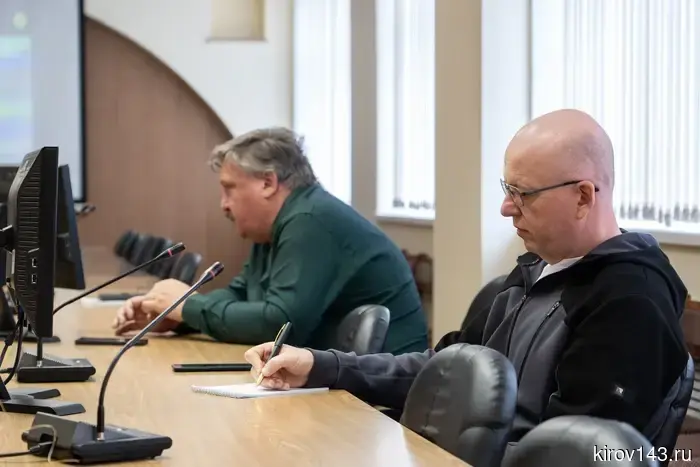 Преподаватели ВятГУ вместе с коллегами из других вузов ПФО рассмотрели методы преподавания основ российской государственности, учитывающие особенности региона.