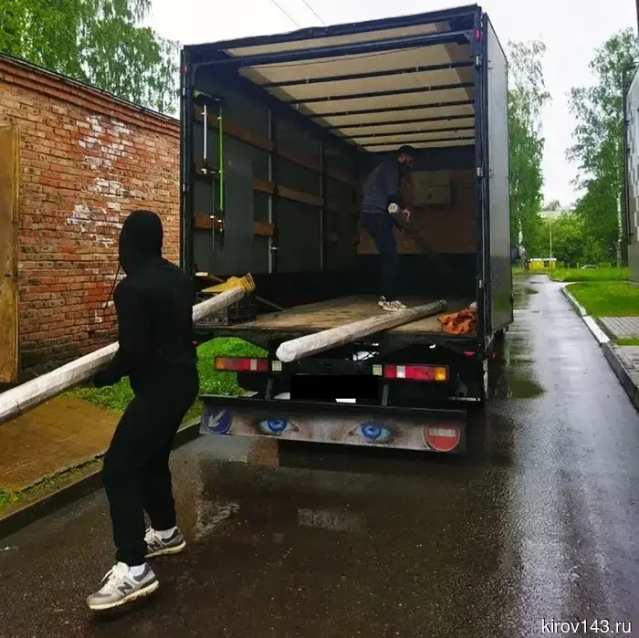 В Кирово-Чепецк доставили технику для «умной» спортивной площадки.