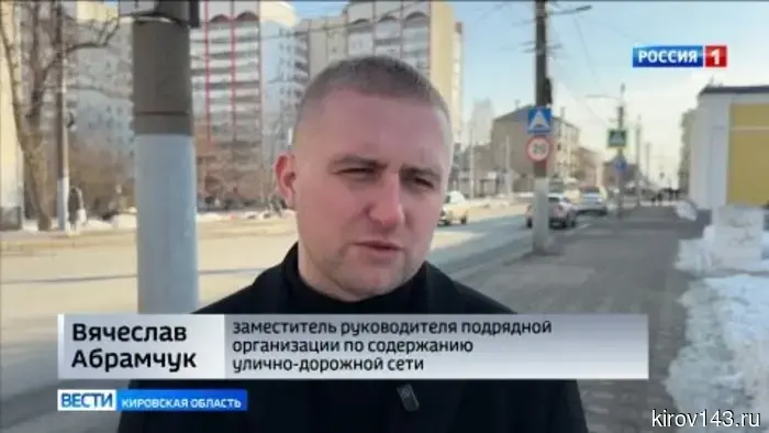 Улицы Кирова начали убирать от пыли и грязи