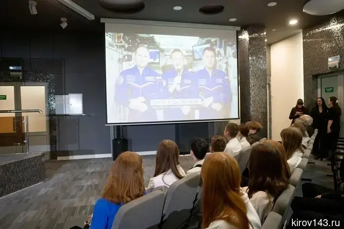 Соколов и Веснин открыли Гагаринский урок.