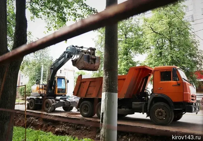 В центре Кирова обновляют 1,8 км тепловых сетей.
