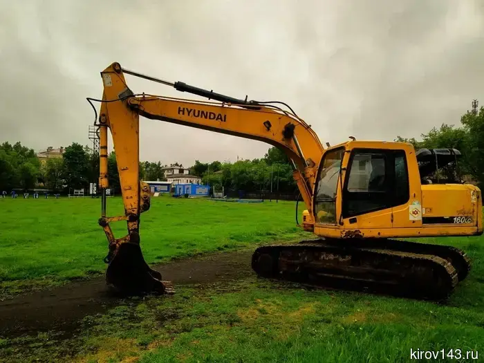 The builders are preparing a "cushion" for the stadium in Slobodskoy.