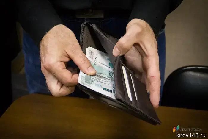 The Kirov educational institution paid a price in rubles for hiring a former inspector.