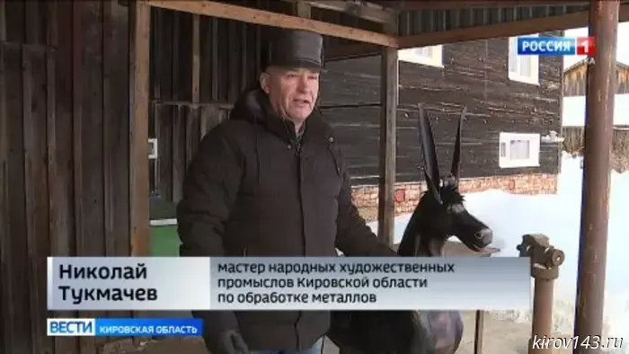 К Новому году в Белой Холунице подарили Конька-горбунка.