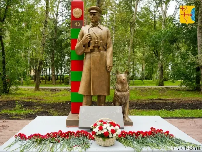 В парке Победы установлен памятник пограничникам.