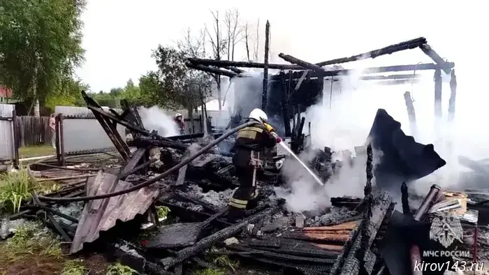 Two residents of Kirov suffered injuries in a garden house fire.