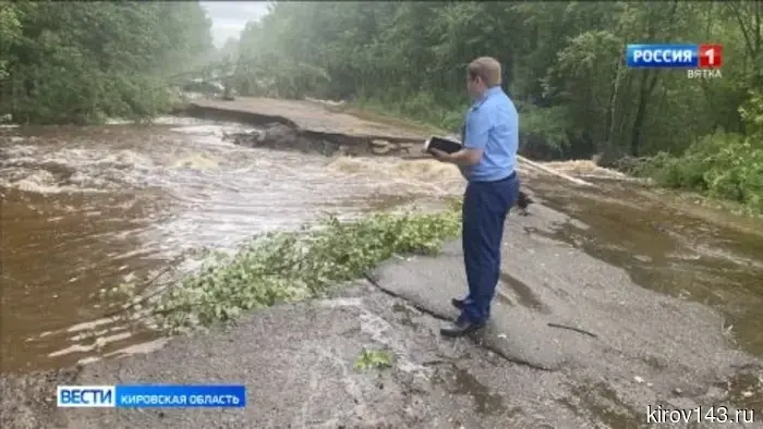 В Верхнекамском районе из-за ливней разрушена дорога в поселки Лесной и Кай.