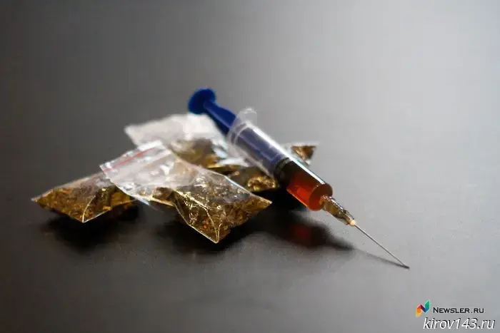 In Kirov, a 16-year-old tried to sell drugs.