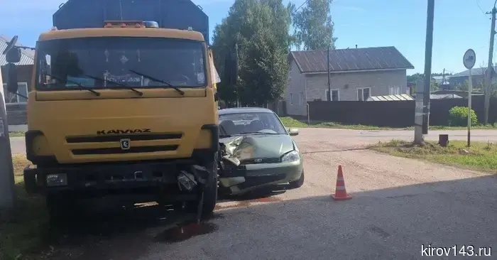 В Нолинске пьяный водитель КАМАЗа попал в ДТП