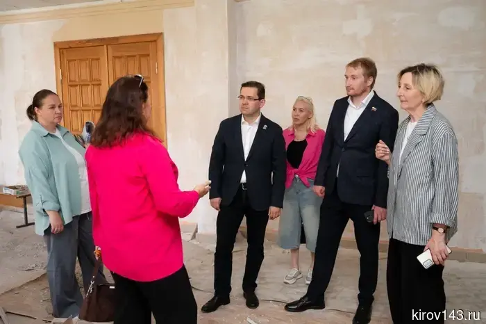 Boris Vesnin checked the quality and timelines of repairs in the schools of the regional center.