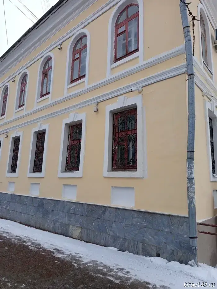 A memorial plaque to the emperors has disappeared in Kirov.