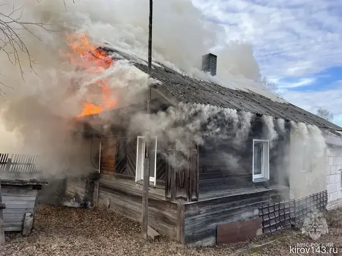 В Юрье во время пожара скончался владелец дома.
