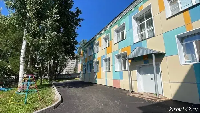 В Кирове до конца июля проведут благоустройство на территориях 30 детских садов.