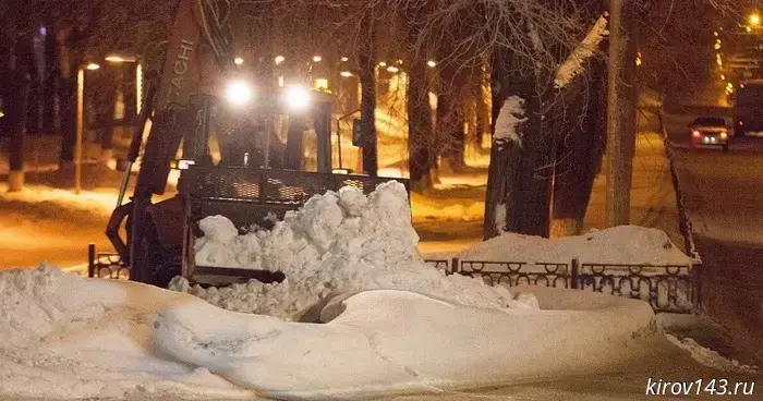 В Кирове автовладельцев просят не препятствовать вывозу снега