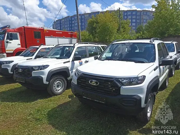 В Киров для сотрудников ГУ МЧС поступили 6 новых служебных автомобилей «Нива»