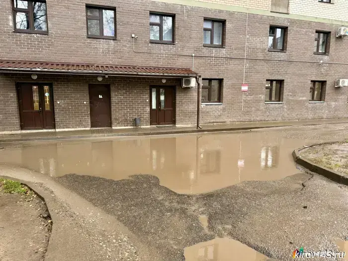 «Мы словно в плену»: уже более 14 лет жители Кирова не могут добиться внимания от городской администрации.