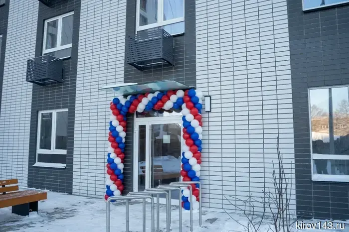 Симаков распределил ключи от жилых помещений.