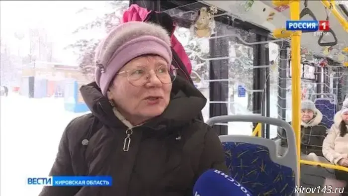 В Кирове запустили новогодний автобус.