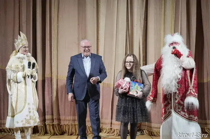 Свыше 500 детей приняли участие в Губернаторской ёлке.