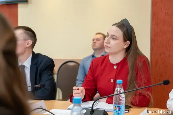 На базе ВятГУ Александр Соколов провел встречу с обновленным составом молодежного совета.