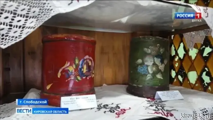 В Слободском побывал мастер традиционной уральской домовой росписи.