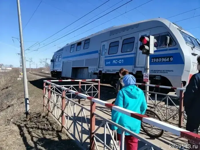 В Кирове создали безопасный пешеходный переход через железнодорожные пути