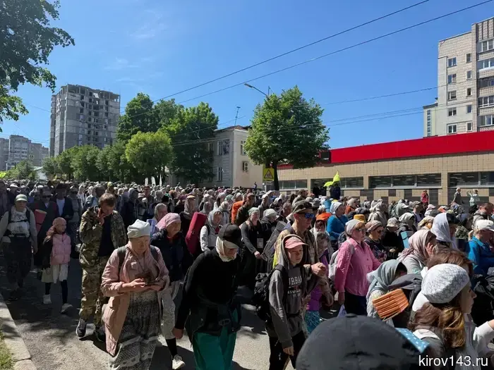 На Великорецкий крестный ход из Кирова отправились 31 тысяча человек.