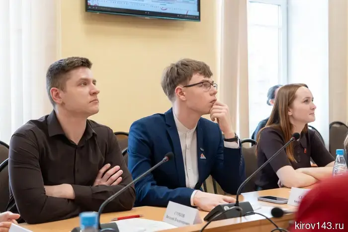 На базе ВятГУ Александр Соколов провел встречу с обновленным составом молодежного совета.