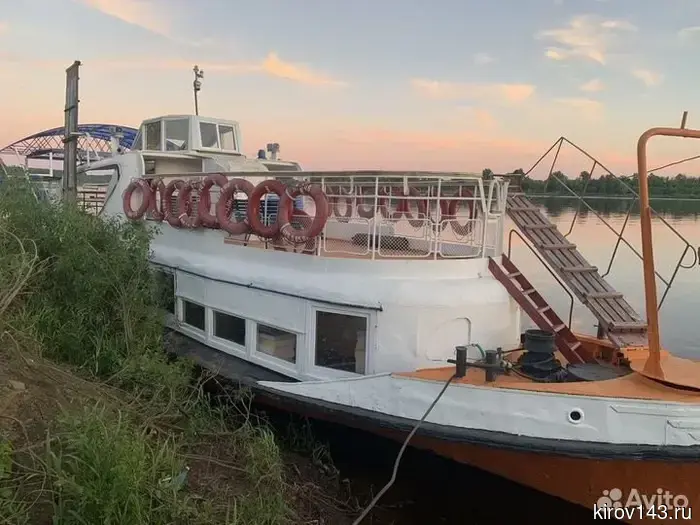 В Кировской области выставили на продажу теплоход за 1,3 миллиона рублей.