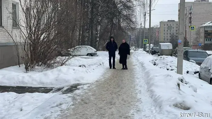 The contractor is punished with a ruble for uncleaned sidewalks.