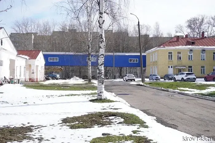 Переход в Кировской больнице скорой помощи планируют сдать к осени.