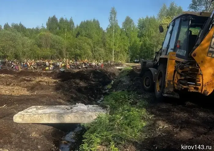 Городские кладбища подготавливаются к родительской субботе.