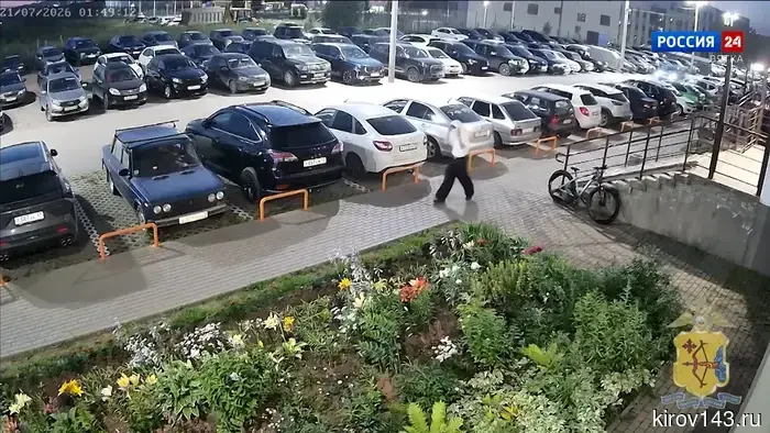 В Кирове полицейские задержали двух молодых людей, подозреваемых в угоне автомобиля.