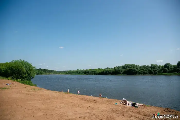 Сотрудники МЧС продолжают контролировать безопасность на водоемах.